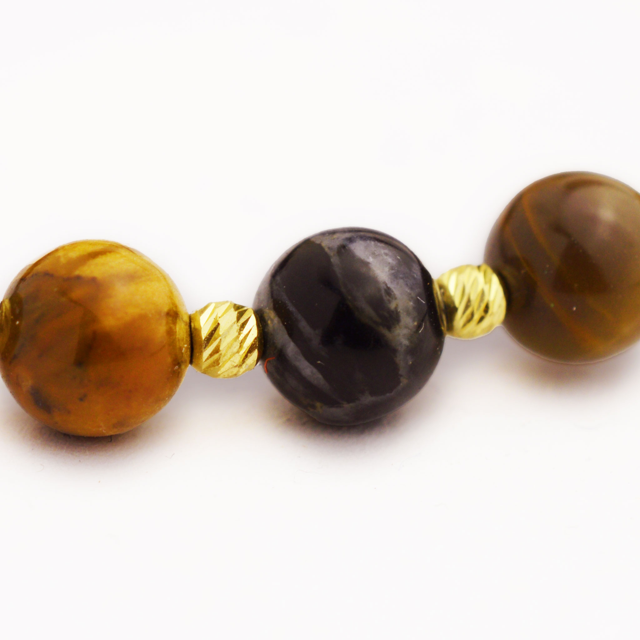 Злато на конец с муканит